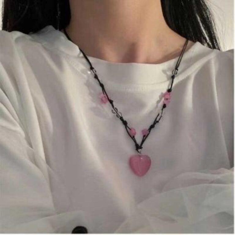 Collier resine coeur rose
