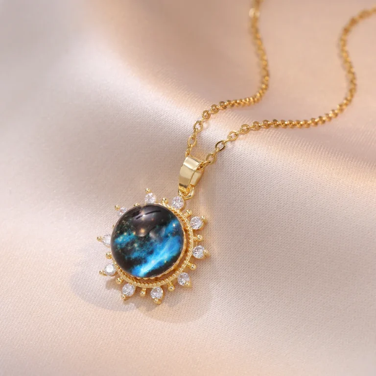 Collier résine soleil noir et bleu - Soleil